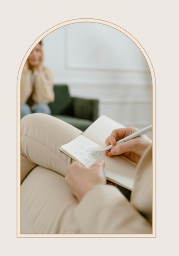 Braun Beige Modern Über Mich Instagram Post-2